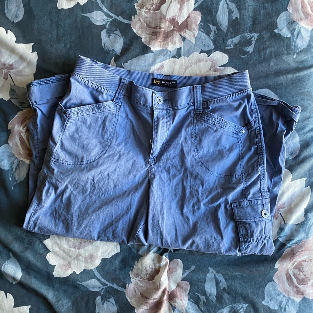 ✨ Lee Soft Blue Capris ✨